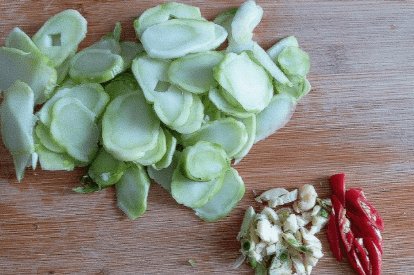 冬天要多吃此菜，铁是芹菜20倍，常吃补血养颜通便，脸色红润