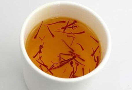 衰老|女人到中年，多喝2水，少吃2菜，防子宫“提前”进入衰老