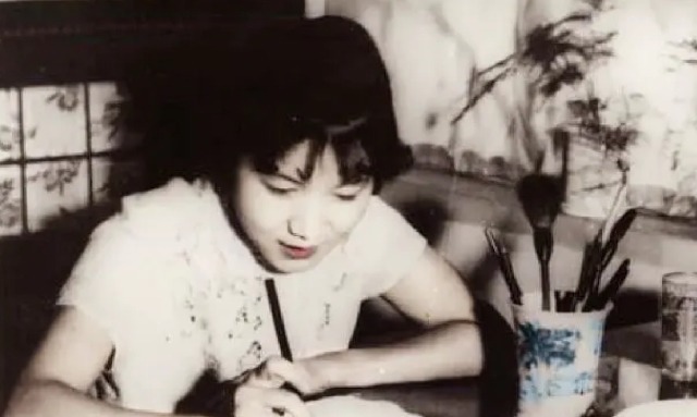 画作&齐白石盯着新凤霞目不转睛,旁人提醒,齐白石怒怼:我偏要看