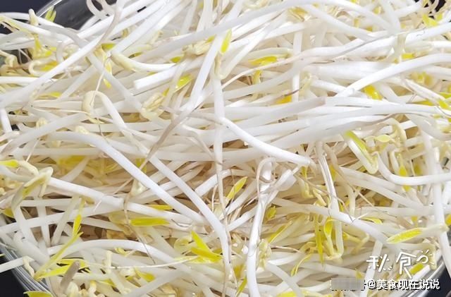 煮面条最忌水开下锅，面馆老板教我煮面小技巧，煮出的面劲道爽滑