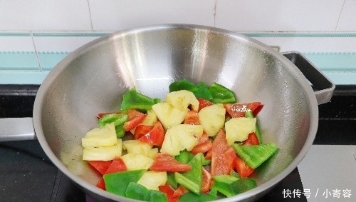 菠萝排骨要如此做,才会好吃,很多人顺序错了,当然不好吃了