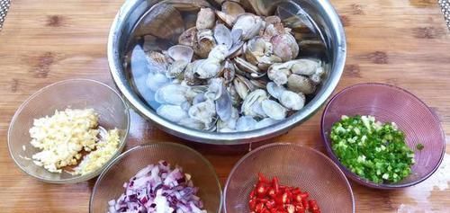 饭店最火的炒花甲，成本只要8元钱，教你在家做出来，味道杠杠滴