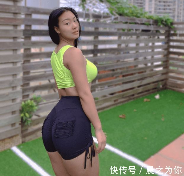 动作|21岁健身教练,紧致曲线,透露着健康美!3个动作教给你