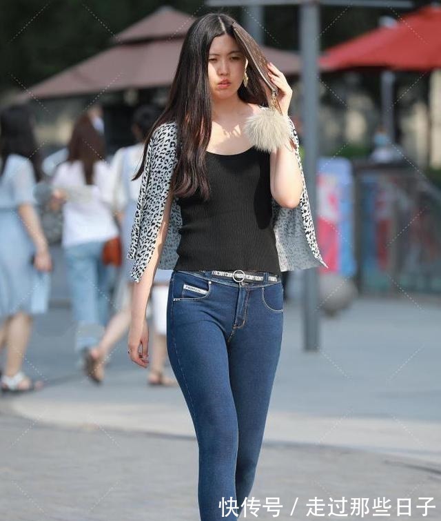 紧身衣 黑白豹纹衫搭配修身牛仔裤,端庄优雅,别具一格!