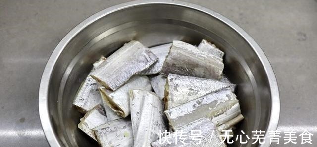 酱油煮太刀鱼真的太好吃了，鱼肉鲜嫩无比，这是我吃过最好吃的菜！