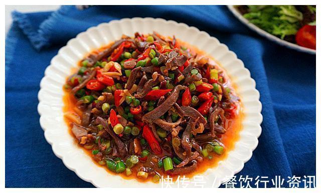 鸡胗|美食推荐：蒜苔炒鸡胗、洋葱拌木耳、杏鲍菇炒青椒、粉丝牛肉煲