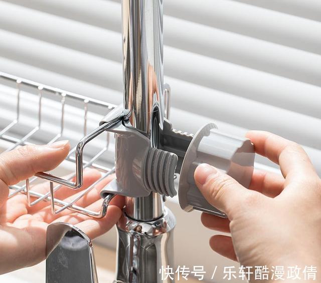 厨房再大，水槽边也别空着！瞧瞧聪明人这样布置，高级美观又实用