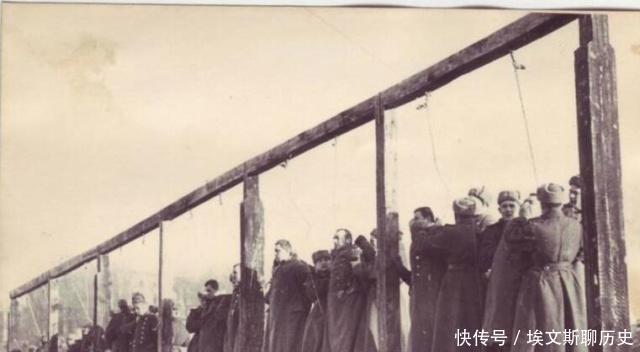 死亡|被照片定格的死亡瞬间!莫斯科竖起高大木桩,纳粹战犯被判处绞刑