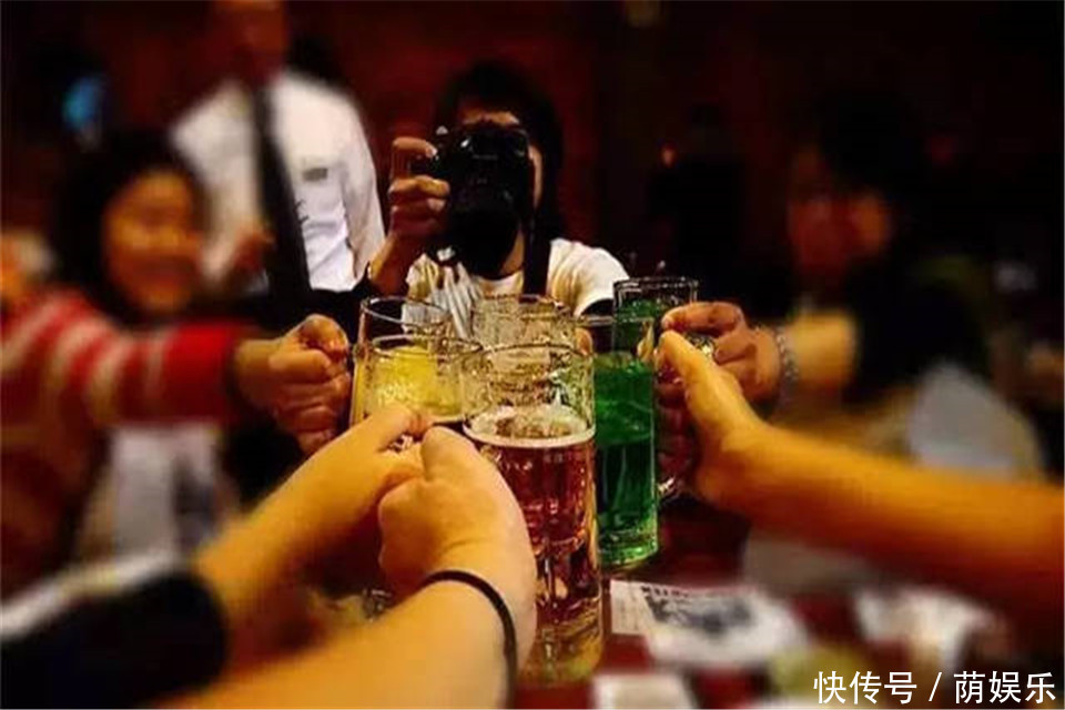 世界最烈的5种酒,俄罗斯壮汉都顶不住,中国这个喝过的都是爷们