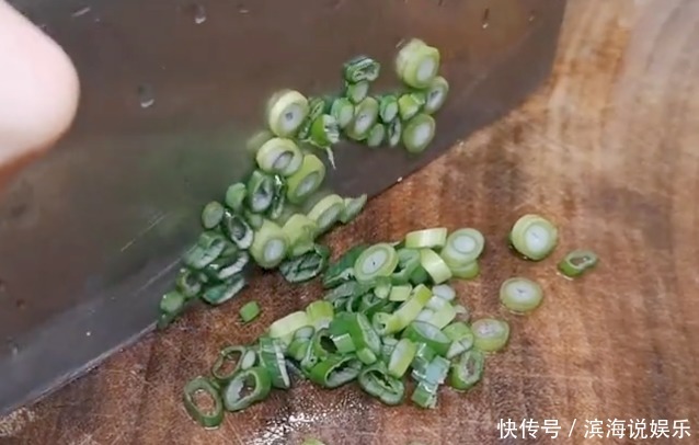  美味|豆腐不要炖着吃了，咱们来换个口味，酸甜美味，外酥里嫩，超好吃
