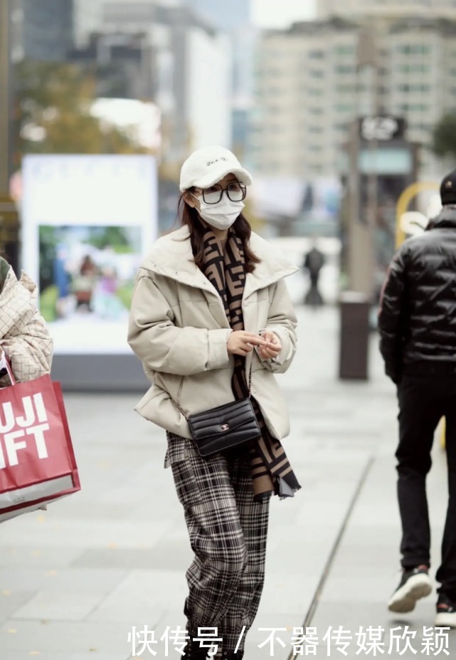 适合冬天的“叠穿”搭配:外套+内搭,保暖又时髦,吸睛力极强