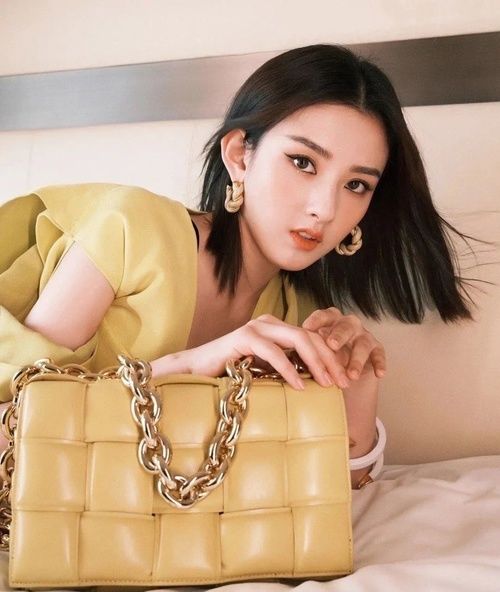 羽绒服穿在你身上显臃肿？穿在它身上刚刚好！