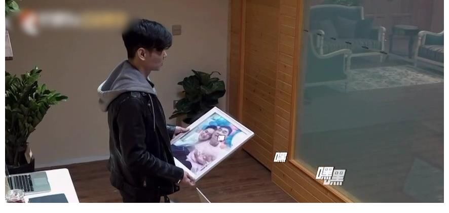 張晉讓陳小春別抱張智霖了來(lái)救他