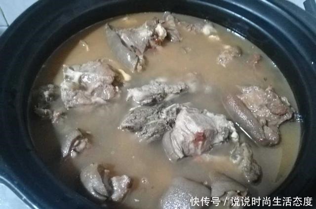 补冬少不了羊肉,羊肉做得好,有两样调料少不了