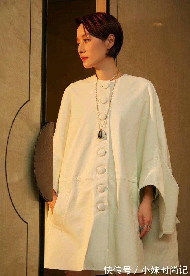 洋气|马伊琍的时尚品味太高超,一袭白色斗篷裙浪漫温柔,洋气精致
