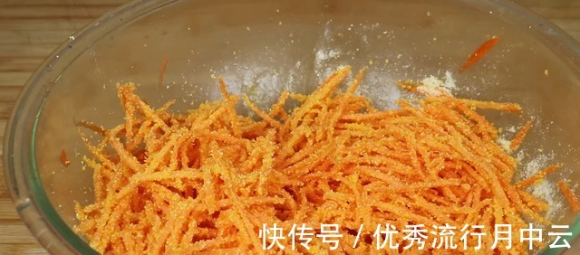 胡萝卜上锅蒸一蒸，是我家过年必做压轴菜，每年这道菜都先光盘！