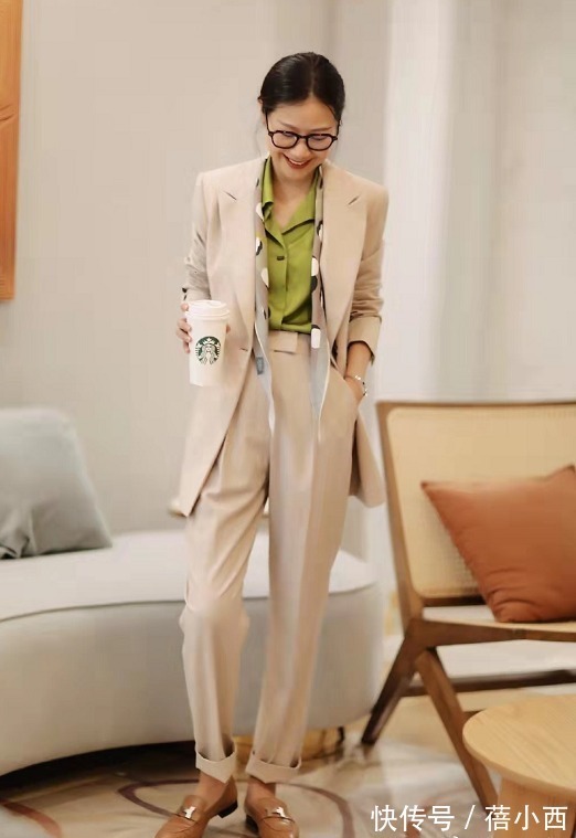 阔腿裤 “有品位”的女人穿西装,谨记这3点思路+3种搭配,时髦又显年轻
