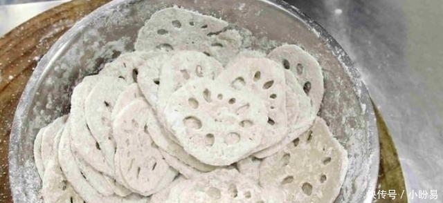 舍得|莲藕焯水就发黑?那就加点''它'',色泽白净让你不舍得下嘴