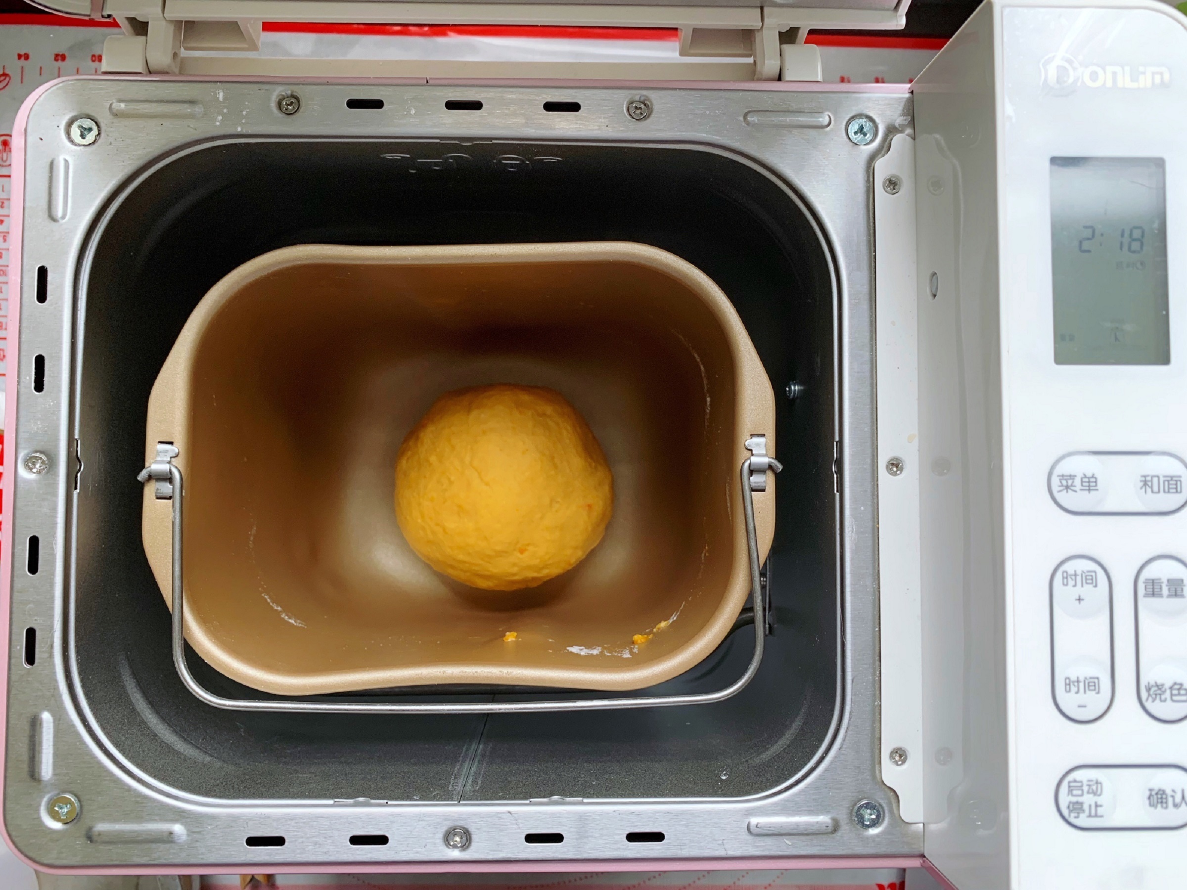 家里有南瓜的这样吃，做成一个个小馒头，营养高孩子喜欢