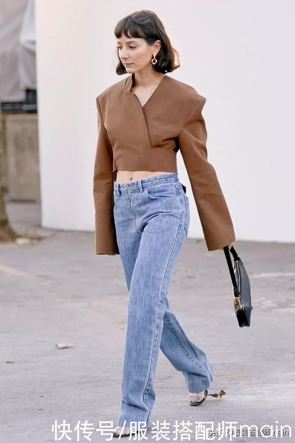 为什么说初春不能没有直筒牛仔裤？原来选对了，真的显高显瘦