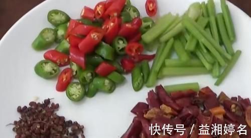 学会一招做出的干锅鱼口味鲜美,肉质软嫩,香辣爽口。全家都爱吃