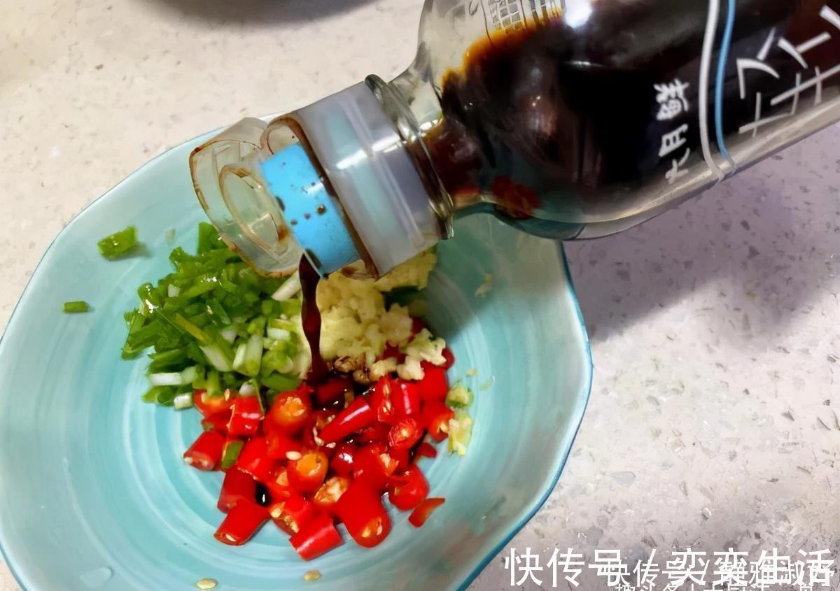 小米辣|皮蛋放锅里一蒸,饭店卖38一盘,在家只需5元钱,营养又解馋