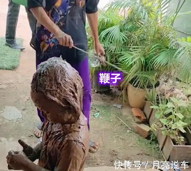农村|广西萌娃回家变“泥娃”,大人拿鞭子在后面赶,网友:洗洗还能要