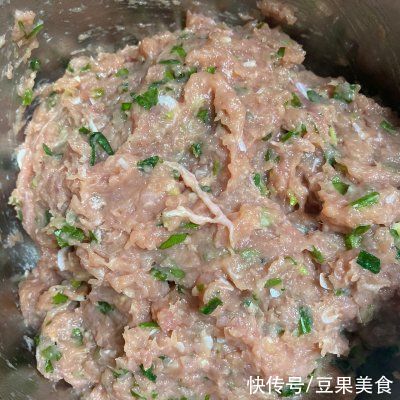  荠菜鲜肉虾皮水饺这样做百吃不腻，吃1次不过瘾