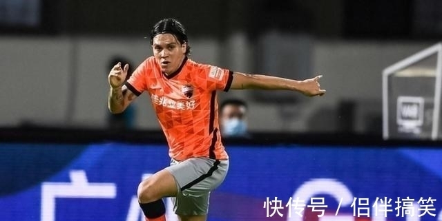 广州队|中超再现争议!广州恒大暂时1-1深圳队!郜林助攻!广州队获点球