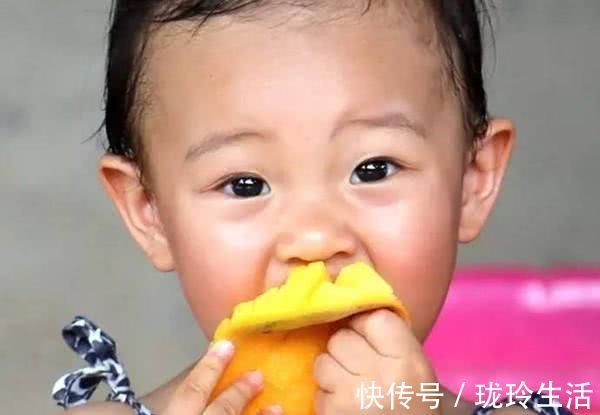 食物|一岁前,十种食物孩子还不能吃,家长千万别掉以轻心