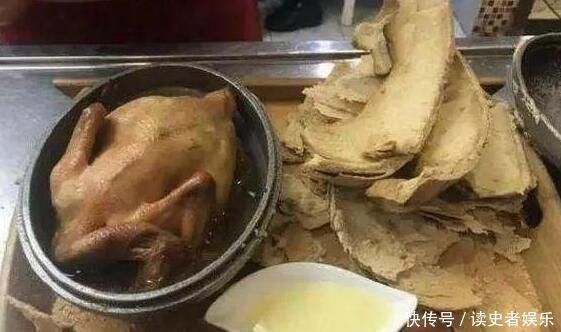 服务员|点了一份网红鸡,餐馆服务员切出个“大铁蛋”,想退都退不掉