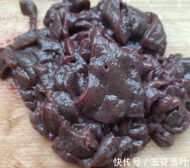 红油|红油猪肝面,香辣过瘾,顺滑爽口!