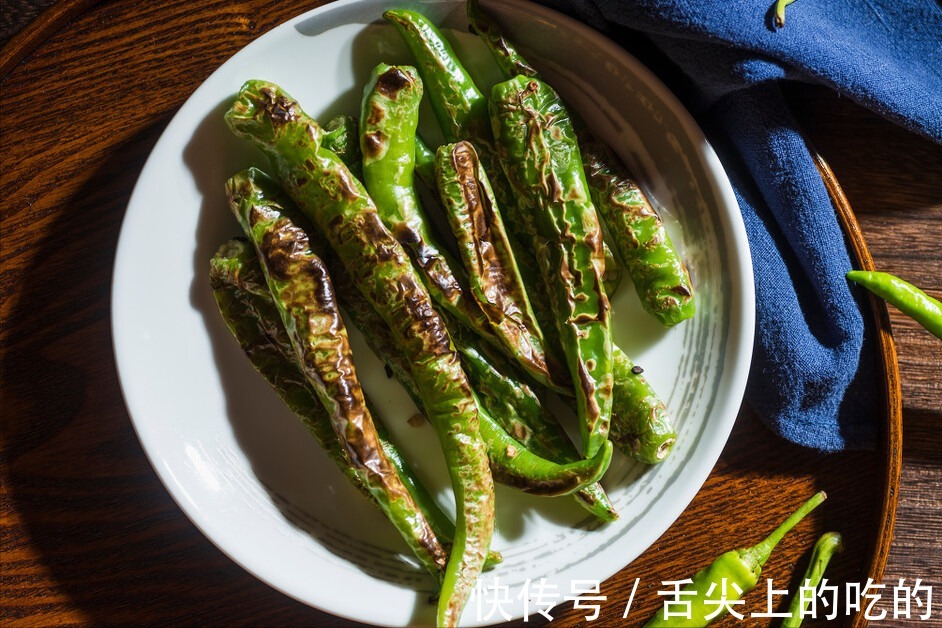 入味|做虎皮青椒，万不能直接倒油，提前多做1步，起皮还入味，真下饭