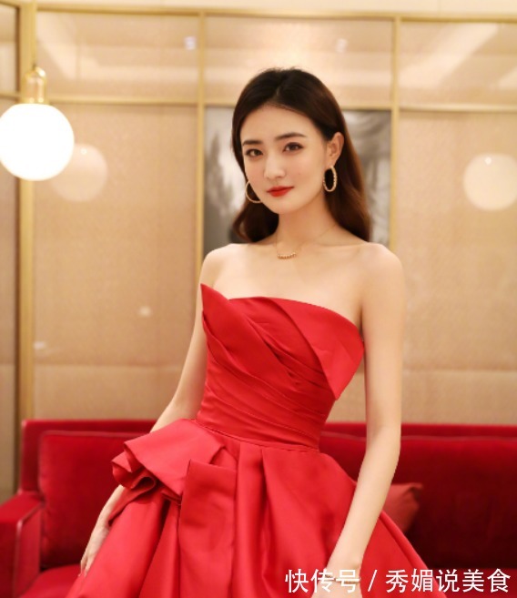 颅顶 方脸女孩天生气质错了,选对发型、饰品、妆容修饰后才有超模感