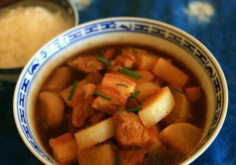 冷天炖肉后,多放“1香料2酱油”,肉越炖越香,吃了都说好