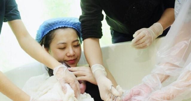 告诉我|7.2斤男宝宝出生了,分享我在水中分娩的特殊经历!