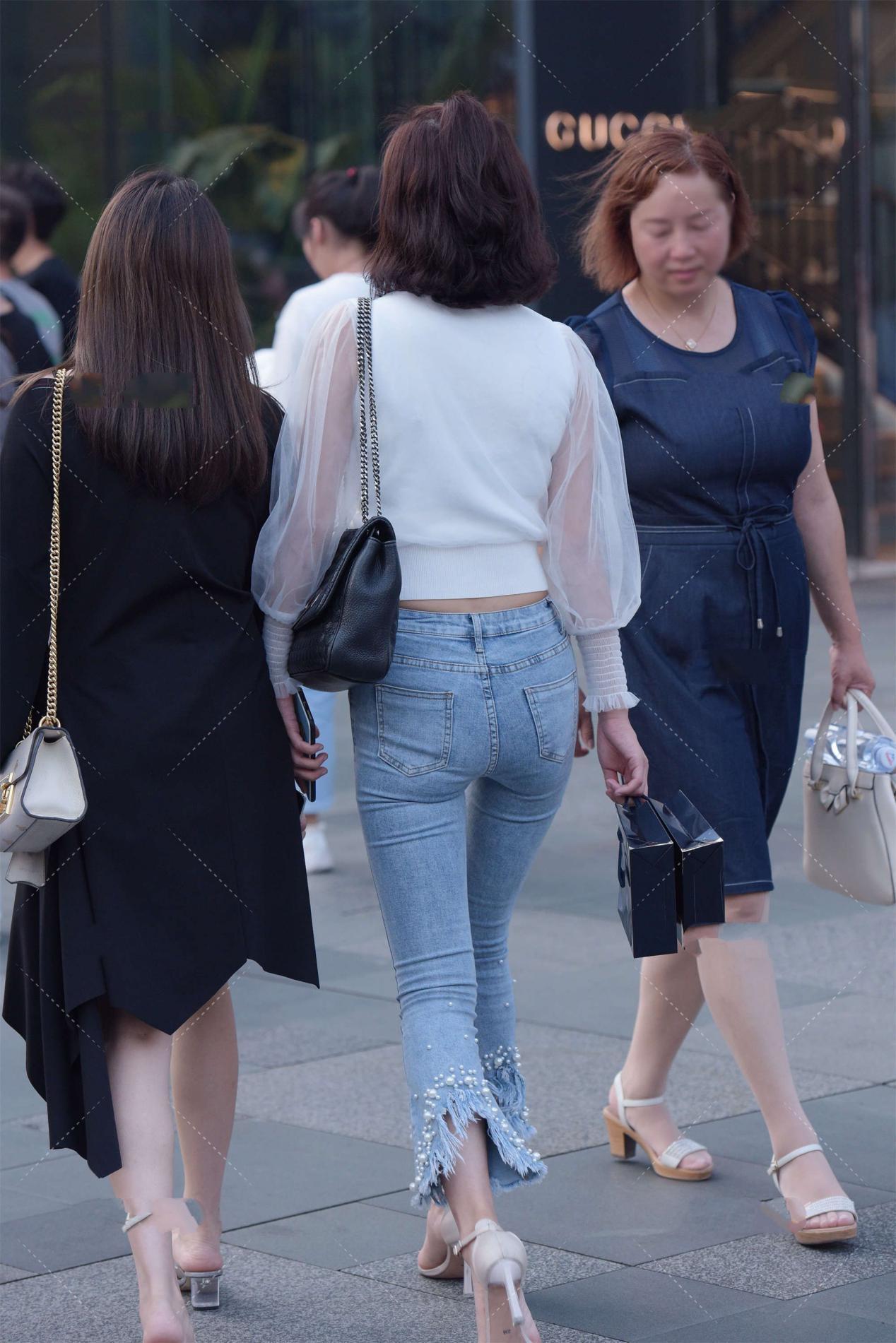  搭配|白色网纱衣服穿上很仙气, 搭配流苏设计的裤子, 看起来仙气飘飘