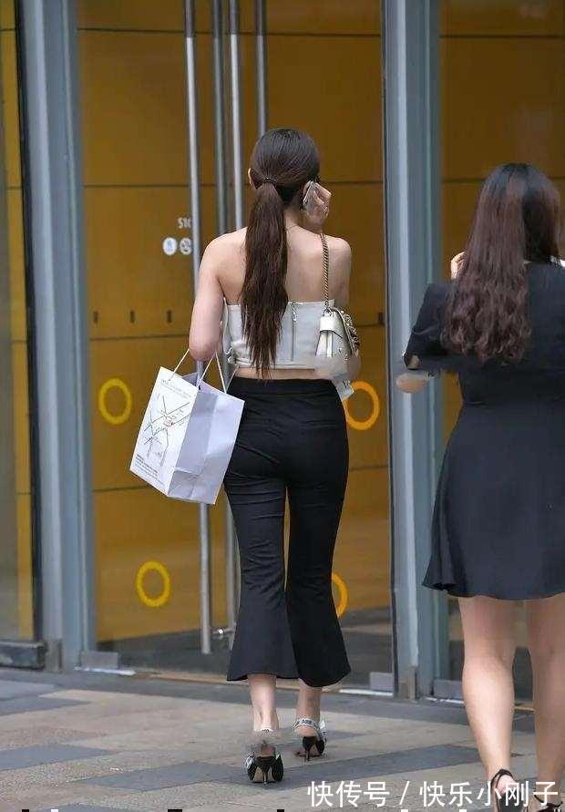 气质 新潮美观的打底裤穿着显出典雅气质,气质十分出众,简单百搭