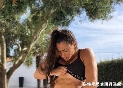 女神|身材是女人的第二张脸,微胖女神诠释气质美,靠健身维护好身材