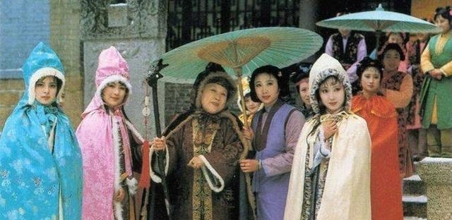 薛宝钗$《红楼梦》中的女子谁最可怜不是林黛玉,不是贾迎春,而是她!