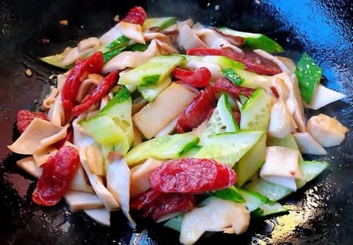 腊肉黄瓜炒杏鲍菇 不一样的好味道