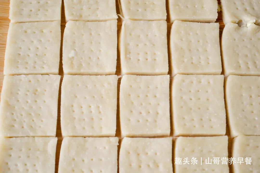 小苏打饼干最简单的制作方法,低油饱腹0添加,适合当减肥期代餐