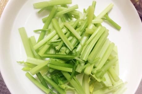 炒猪肝，别直接下锅炒，教你1招技巧，猪肝滑嫩入味，无腥味