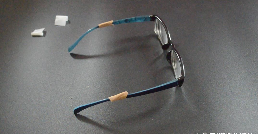 眼镜|创可贴贴在眼镜上太厉害了, 解决了很多人的困扰, 看完赶紧去试试