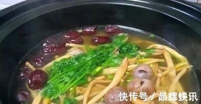 黄花菜|失眠最怕这道汤,隔2天喝1碗,一觉睡到自然醒,想睡不着都难