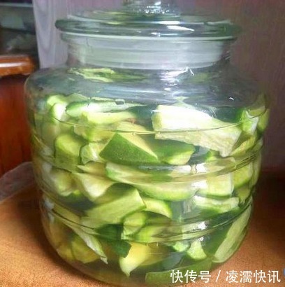 秋天的萝卜最鲜嫩，教你一招腌着吃，开胃又下饭，便宜又营养