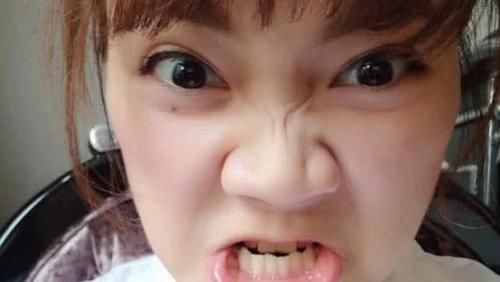 女生鼻子上“黑头泛滥”，坚持这3个好习惯，鼻子会越来越白净