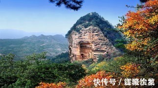 千山万里$将军睡千年:将军的战袍由山川而制,足够凝重庄严