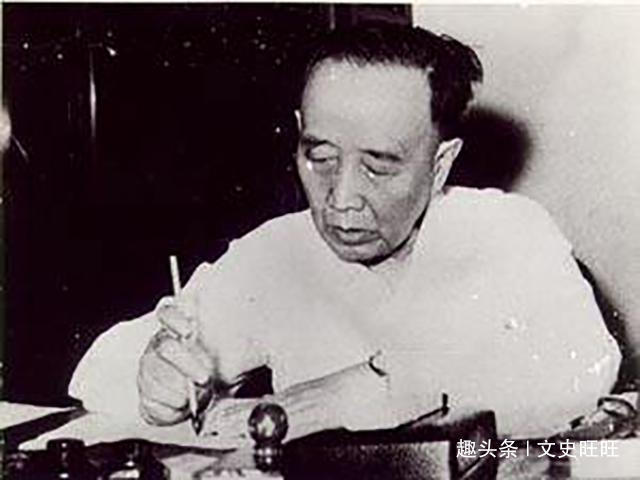 明定陵&郭沫若滥情、盗墓,也并非科学家,为何能当中科院首任院长