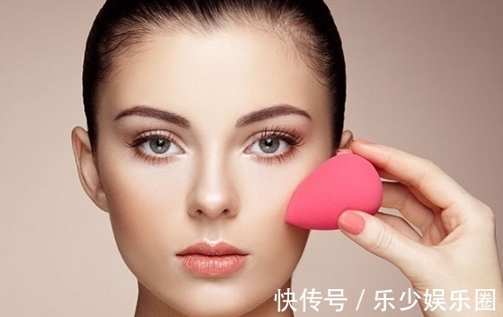 粉底液|大部分女生都不知道的16条化妆小技巧,任何肤质都适合!